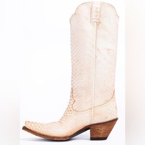 Idyllwild Strut White Western Boots